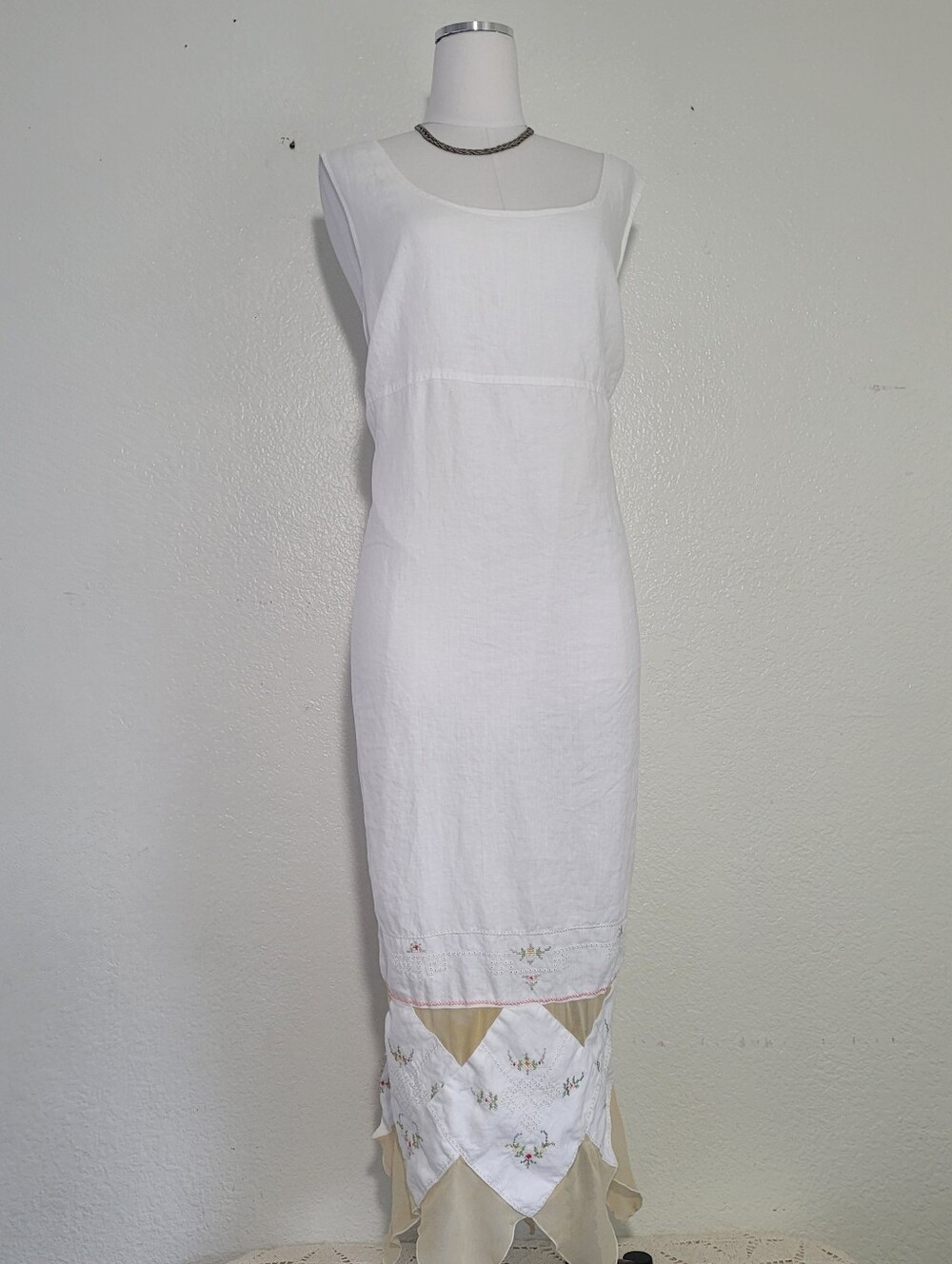 True Beauty White Linen Sleeveless Embroidered Linen Maxi Dress Size 18W